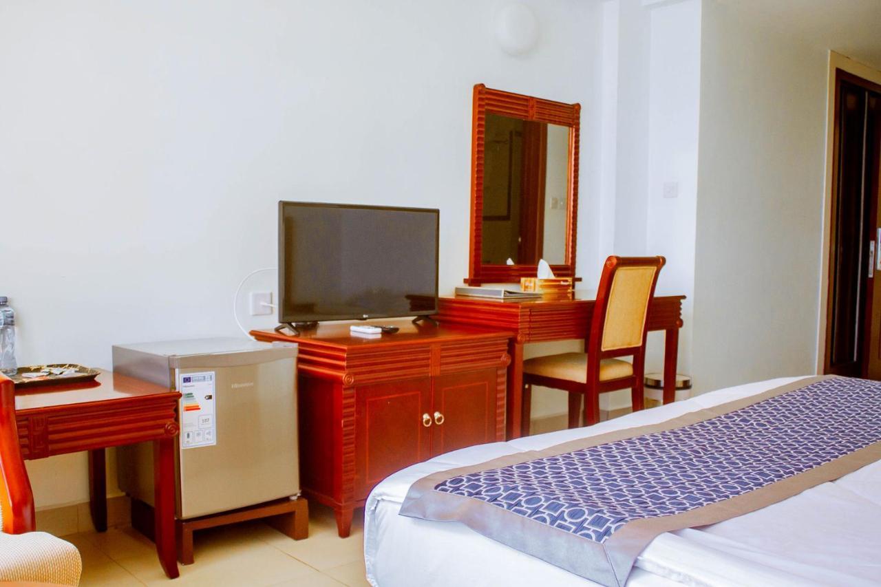 Luwa Evergreen Hotel Мтвара Екстериор снимка