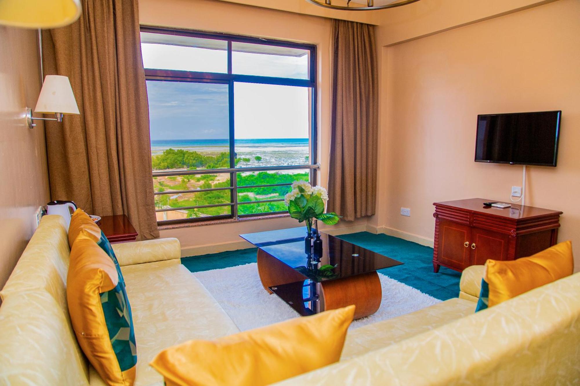 Luwa Evergreen Hotel Мтвара Екстериор снимка