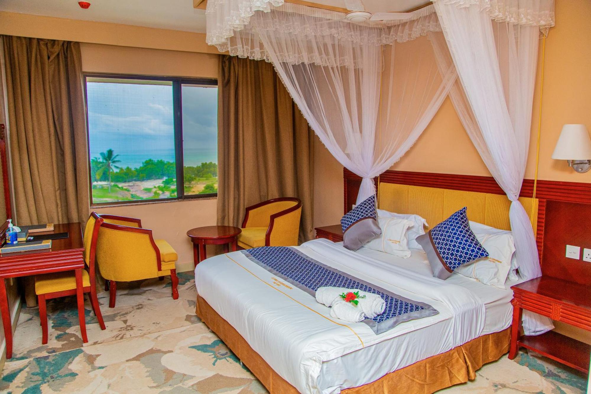 Luwa Evergreen Hotel Мтвара Екстериор снимка