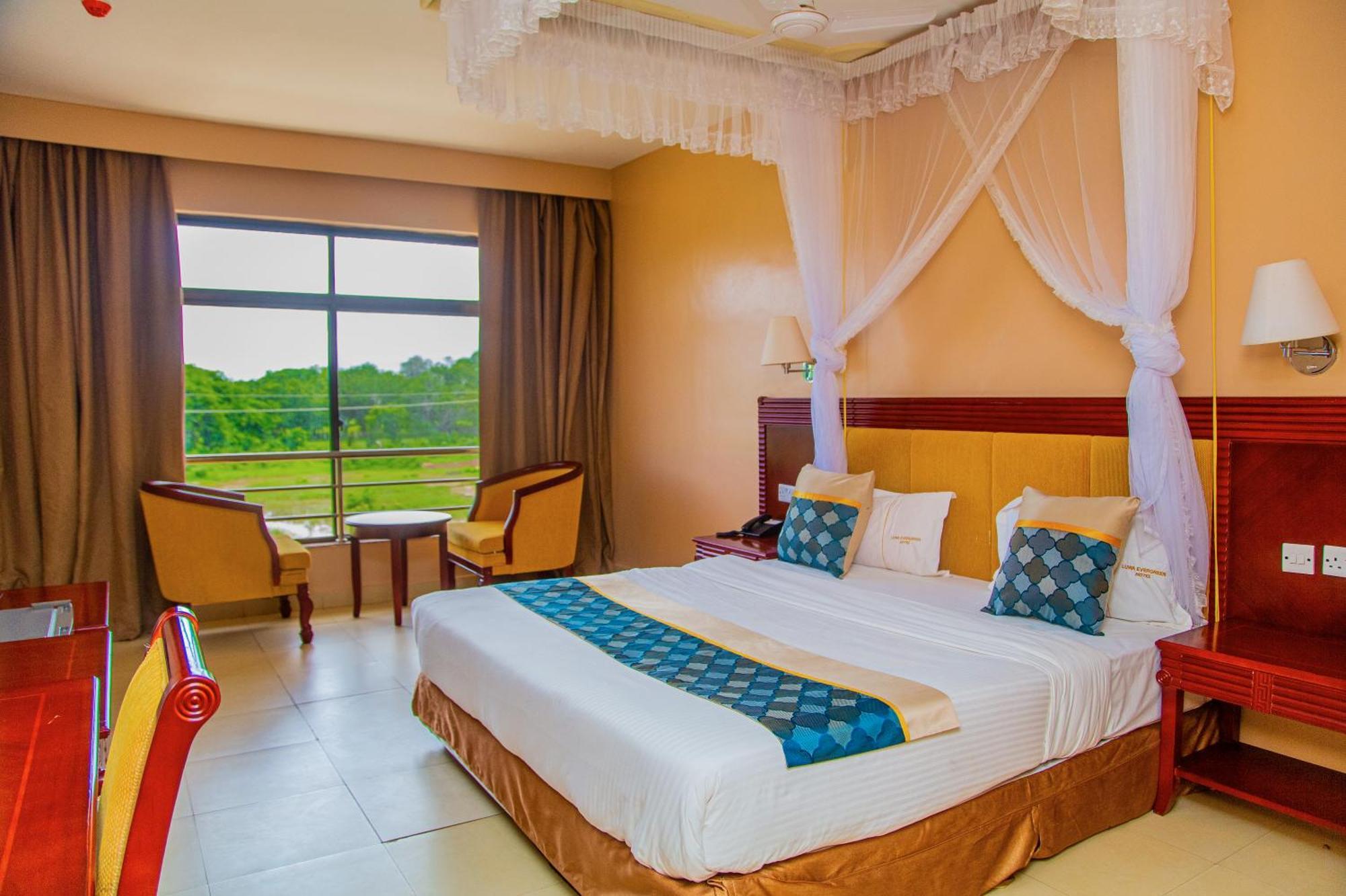 Luwa Evergreen Hotel Мтвара Екстериор снимка
