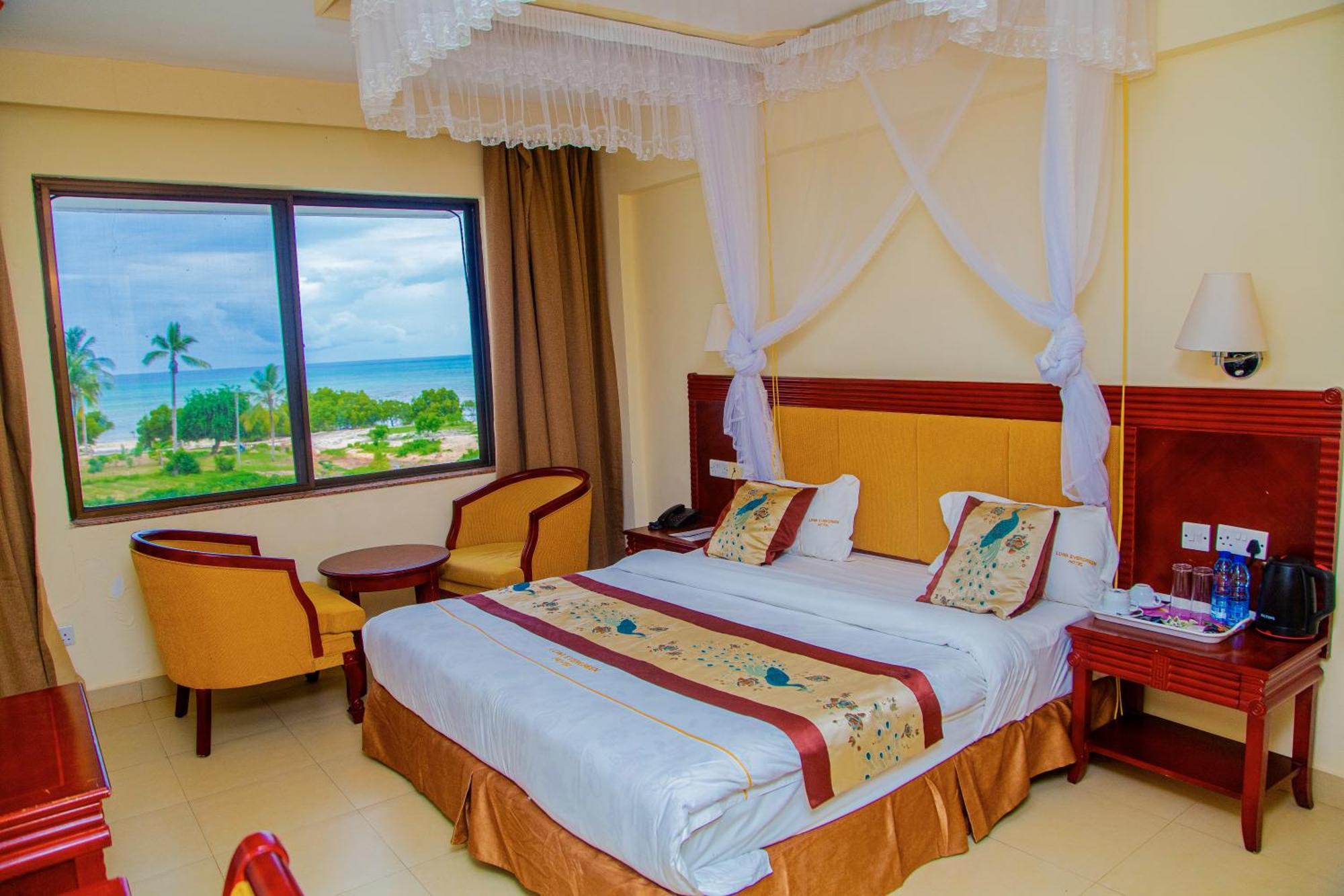 Luwa Evergreen Hotel Мтвара Екстериор снимка