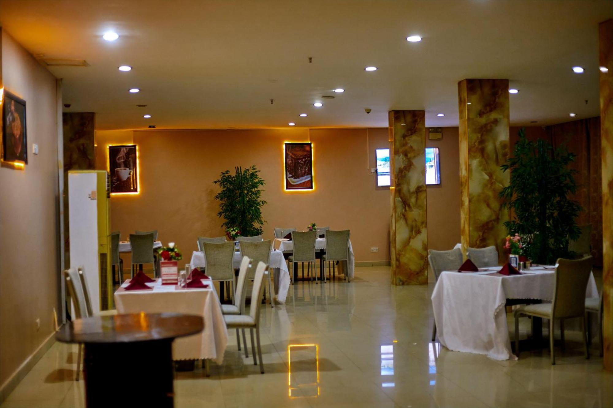 Luwa Evergreen Hotel Мтвара Екстериор снимка