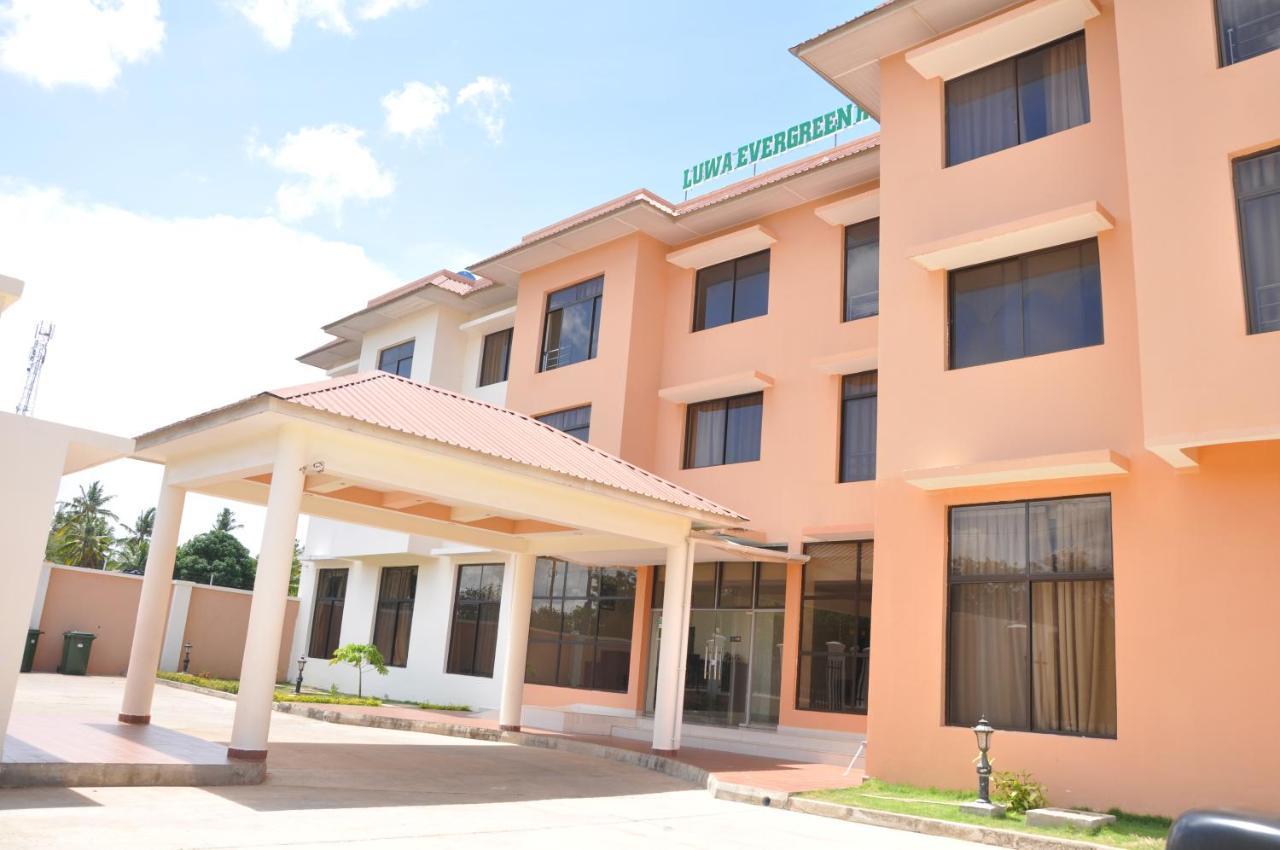 Luwa Evergreen Hotel Мтвара Екстериор снимка