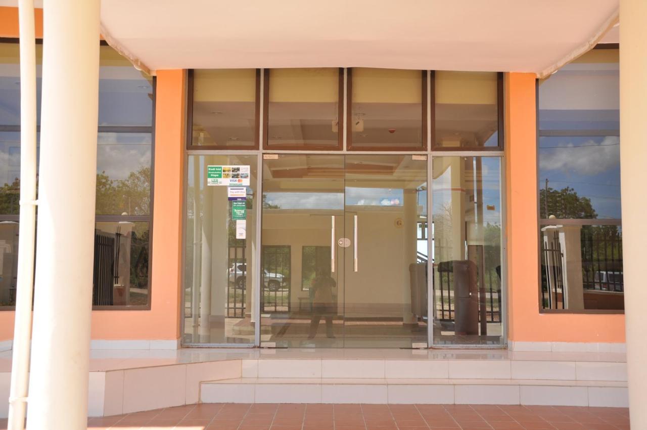 Luwa Evergreen Hotel Мтвара Екстериор снимка